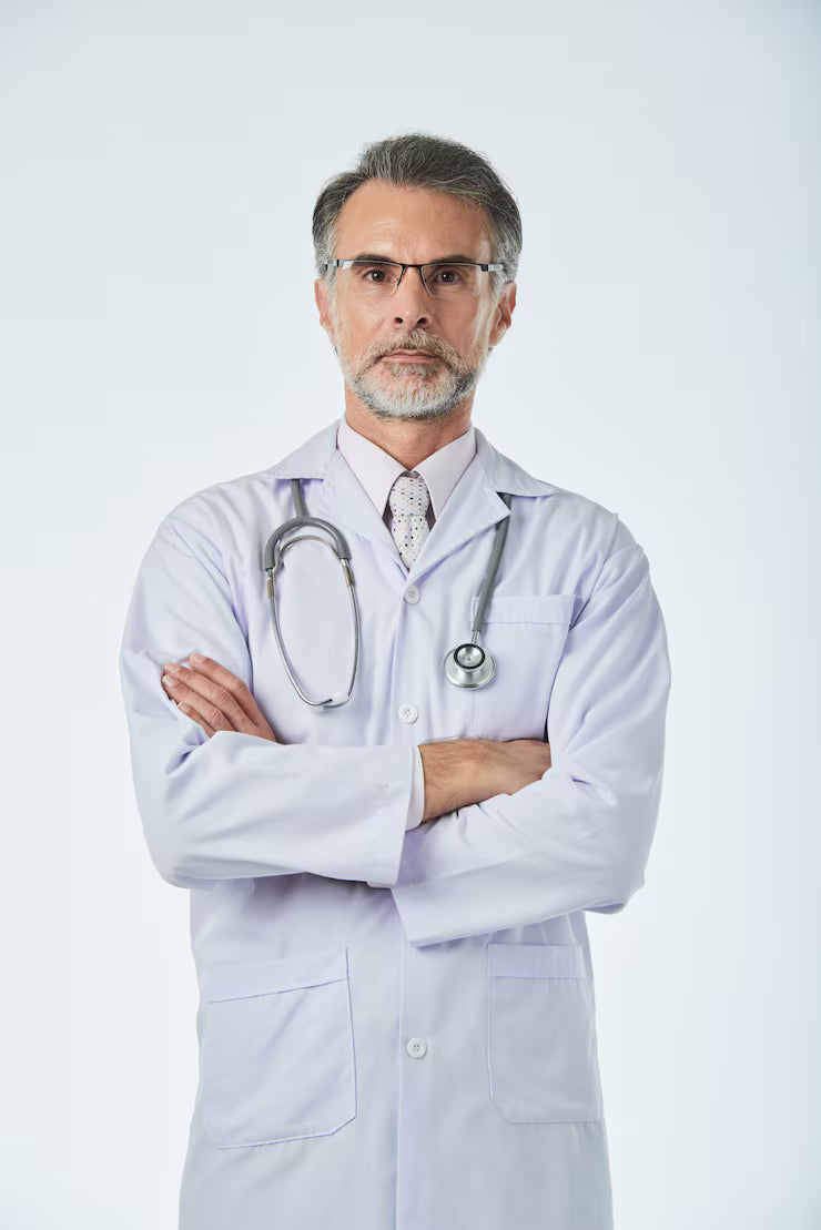 files/retrato-trabajador-medico-profesional-posando-foto-brazos-cruzados_1098-19293_41e4a7f9-b829-427b-8d74-a91f8883fa03.avif